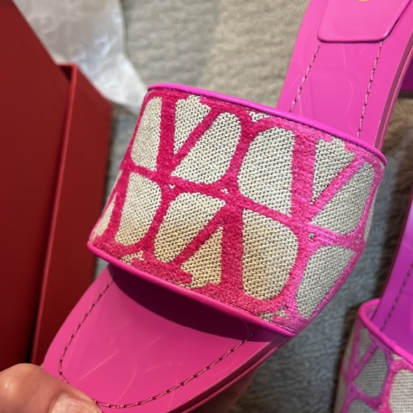 Brand new Valentino sandals - Picture 3 of 4